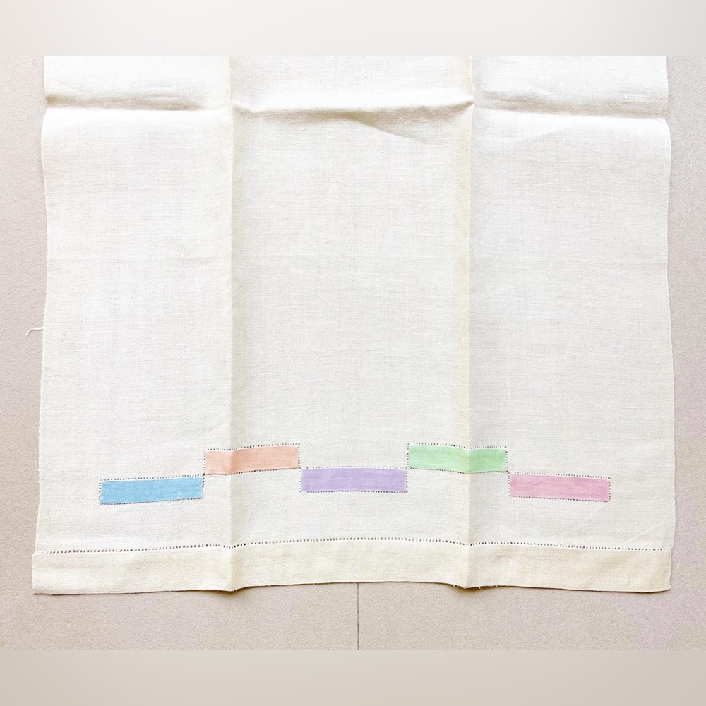 2 Vintage Geometric Small Linens - Picture 3 of 13